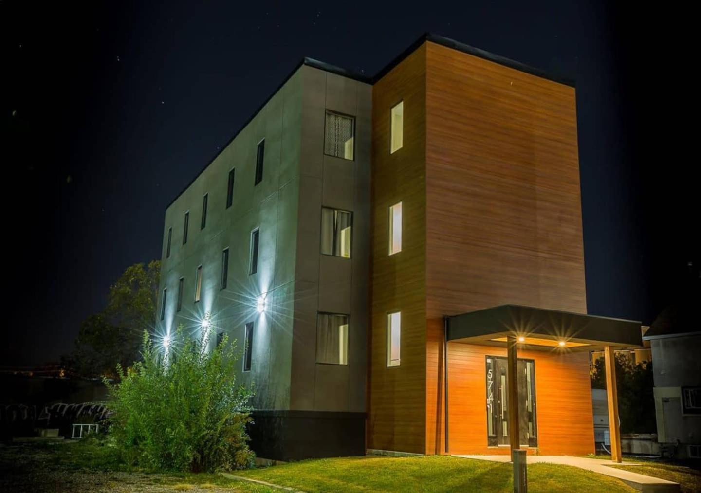 Clifton Hill Hideaway 2B -Two Bedroom Condo Niagara Falls Exterior foto